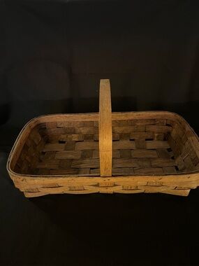 Beautiful antique split oak gathering basket; country, primitive wood basket